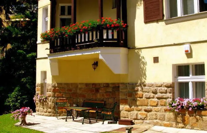 Jadran 3* Κάρλοβι Βάρι
